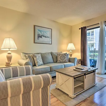 Resort-Style Hilton Head Condo - Walk To Beach!